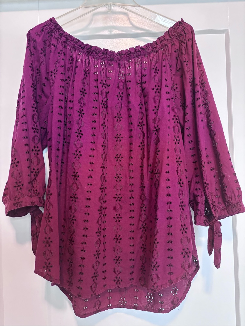 Westport 3/4 sleeve Women's Magenta Eyelet Peasant Top - Picture 4 of 4